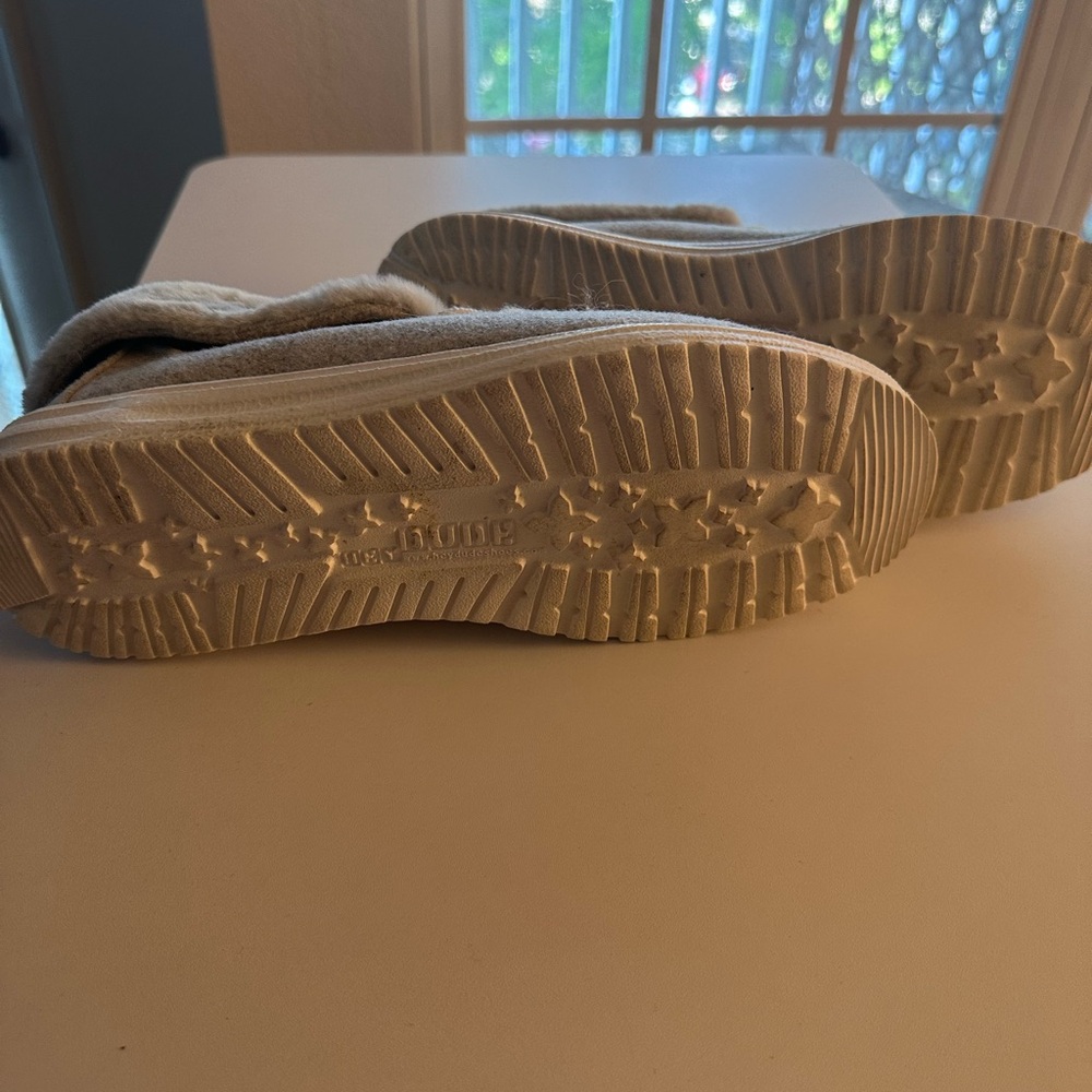 Hey Dude Gray Slippers Comfortable Casual - Picture 4 of 4
